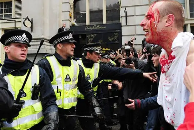 Police clash with G20 protesters in London